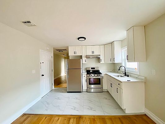 3rd image of 95-26 113th St #2F