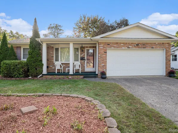 4198 Charter Oak Dr, Flint, MI 48507