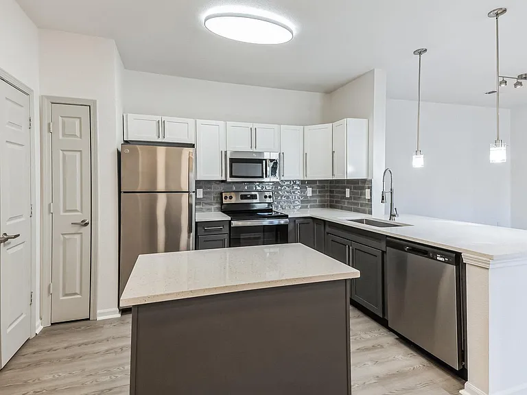 Aventura Falcon Valley — Photo 16