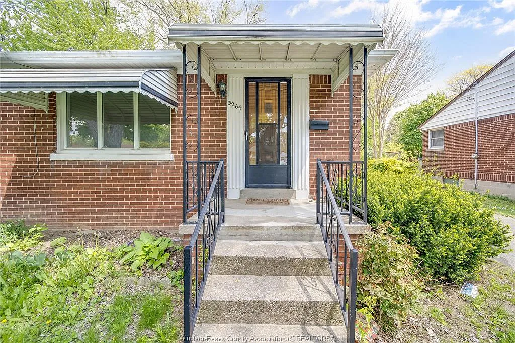 4 bed, $2,100 — Photo 3