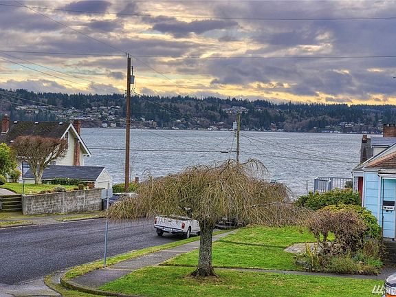 View from the front yard! Watch ferries, subs and fireworks in Port Orchard