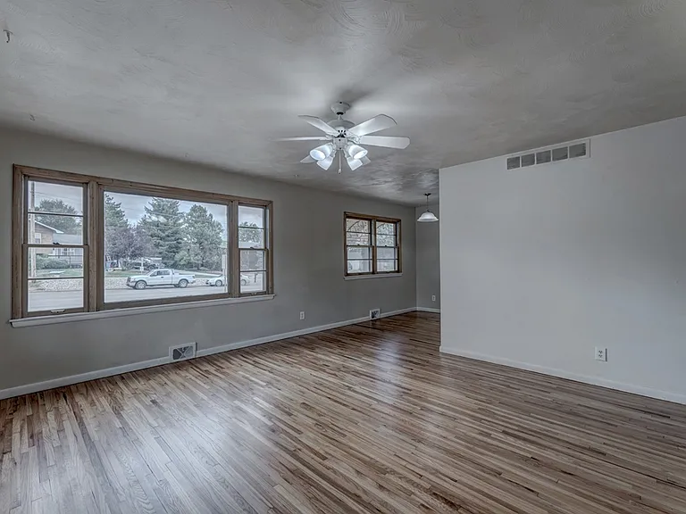 4633 Capitol St — Photo 12