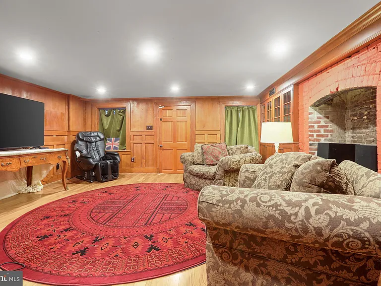 1007 N Calvert St — Photo 37