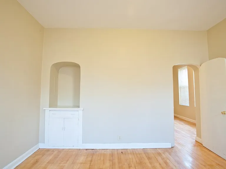 1 Bd/1ba W Heat Near Brady Half Off First Month — Photo 17