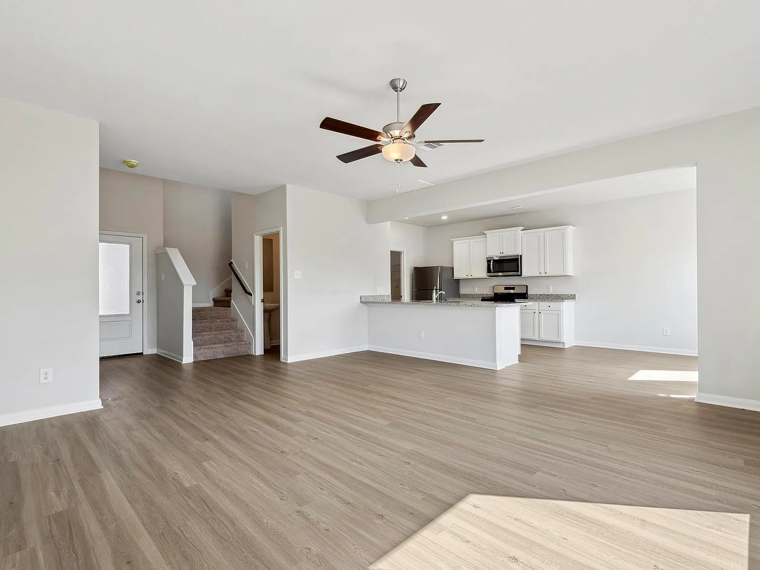 4 bed, 2.5 bath, 2132 sqft, $2,350 — Photo 3
