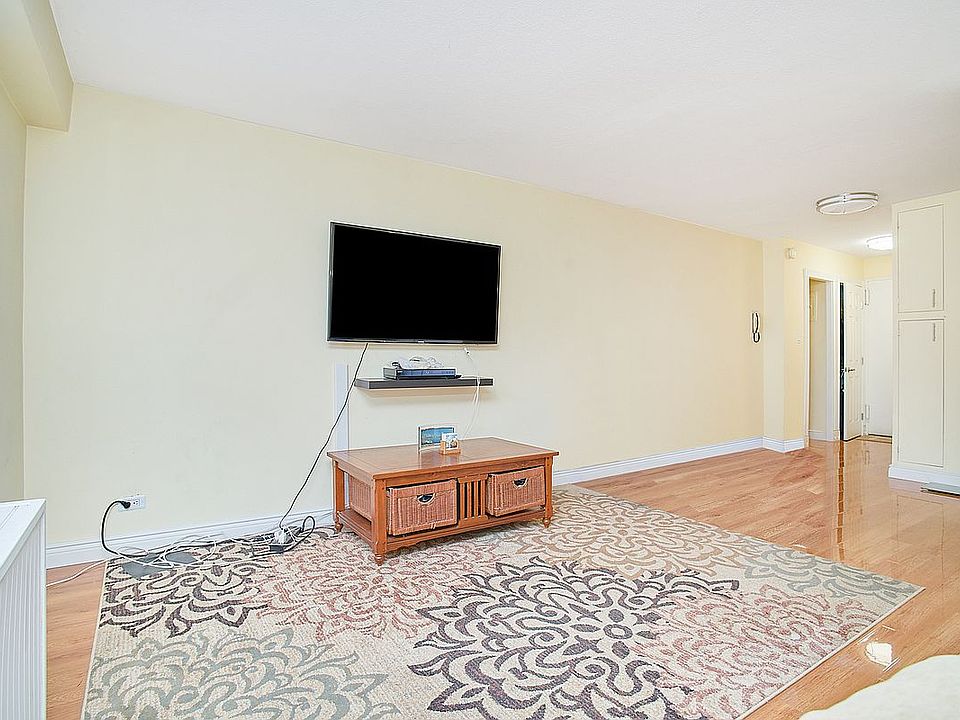 1st image of 220 E 60th St APT 8F