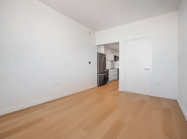 4650 Broadway image 4 of 23