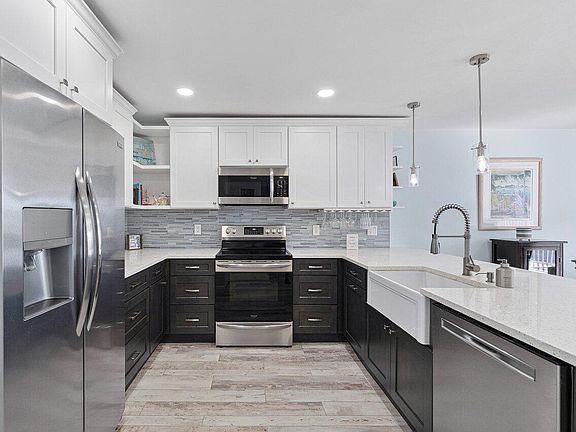 4th image of 1502 S Lakeside Drive #305