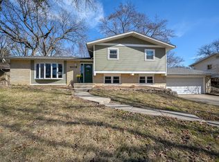 6825 Meadowcrest Dr, Downers Grove, IL 60516