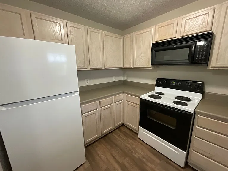 Meridian Park Apartments — Photo 76