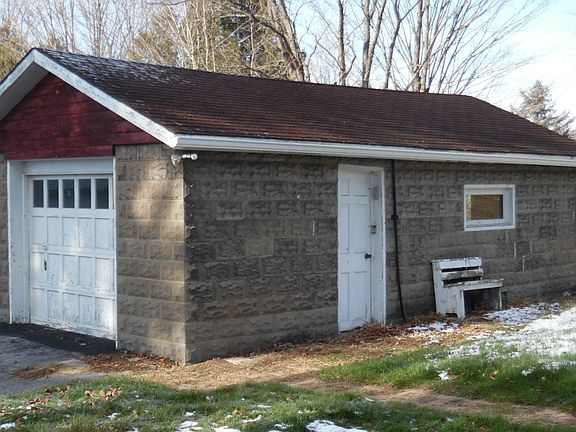 4th image of 215 Hill St