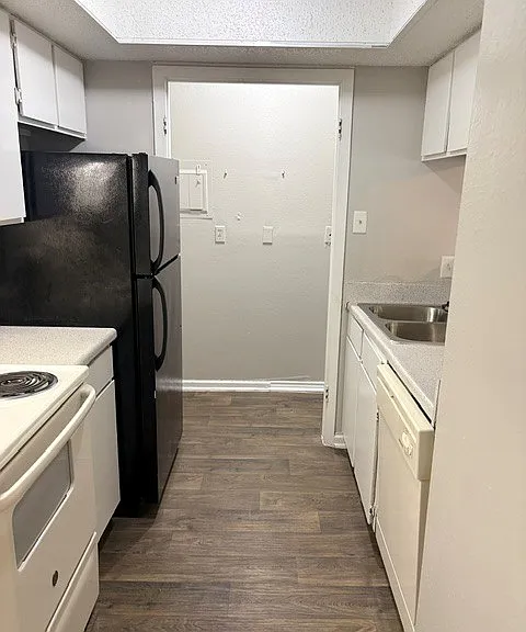 kitchen area with w/d connections