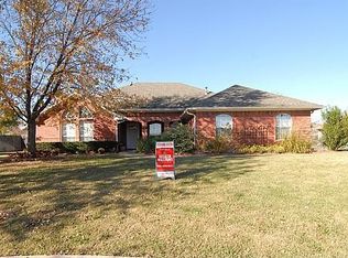 313 Edgewood St, Krum, TX 76249