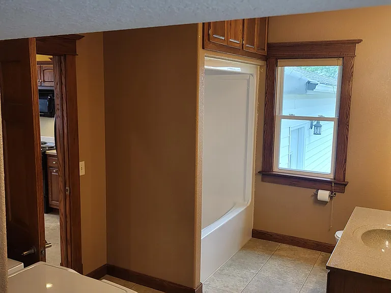205 W State St — Photo 4