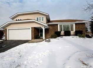 5715 Buck Ct, Westmont, IL 60559