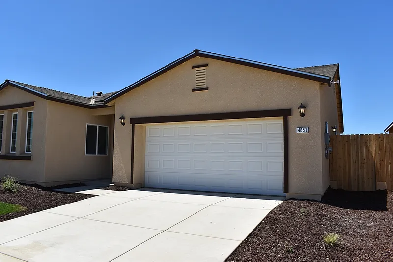 4 bed, 3.0 bath, 1750 sqft, $2,400 — Photo 2