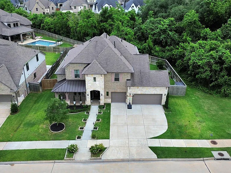 8826 Forest Side Dr — Photo 35