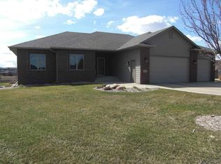 1401 W Heatherridge Cir, Sioux Falls, SD 57108