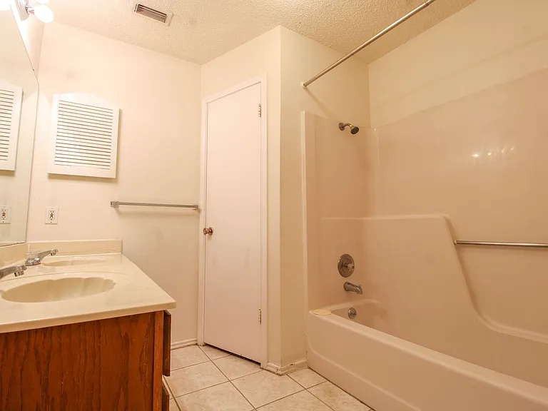 6214 Ridge Glade St — Photo 26