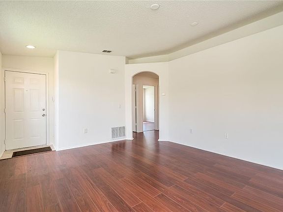 3rd image of 13301 Fairway Glen Dr APT 204