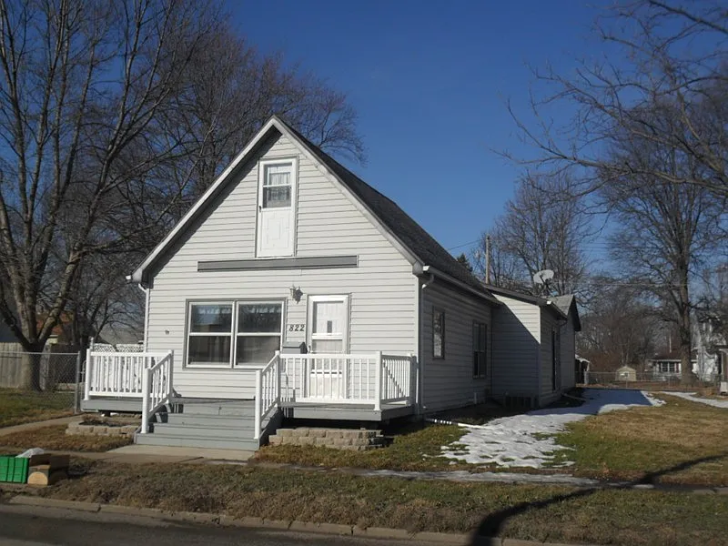 822 Harrison Ave photo 1