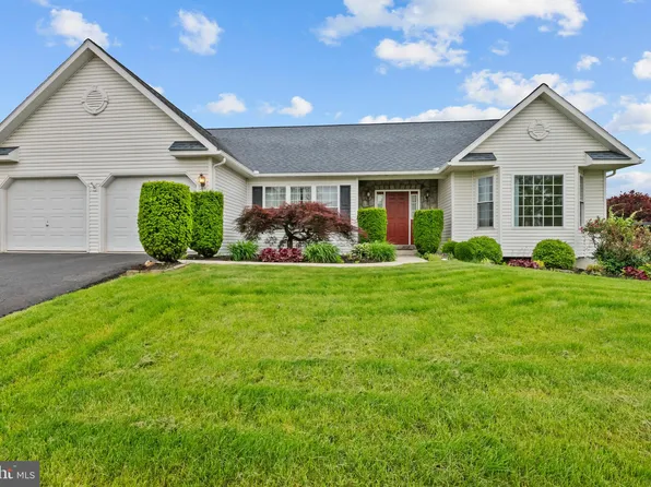 635 Ebersole Rd, Reading, PA 19605