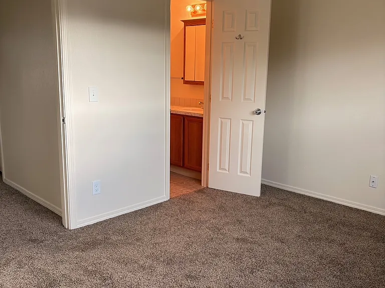 6854 NE Multnomah St #6854 — Photo 18