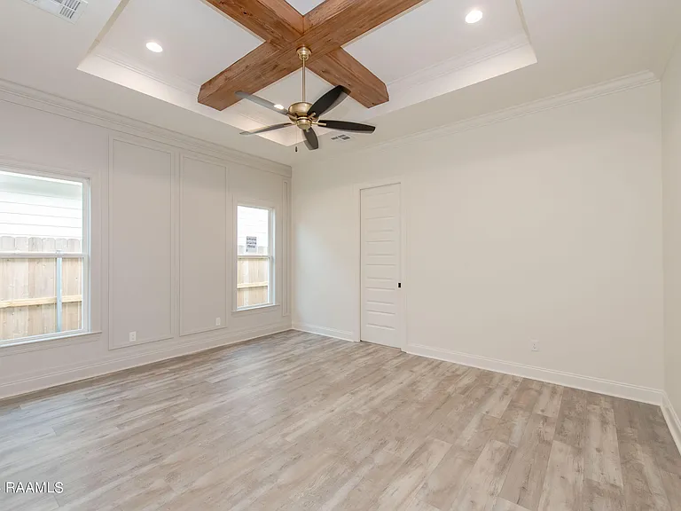 424 Dunvegan Ct — Photo 18