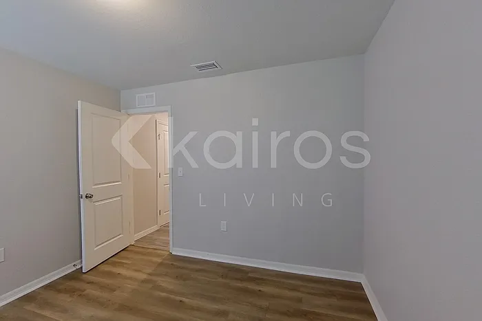 855 Cervantes St E — Photo 12