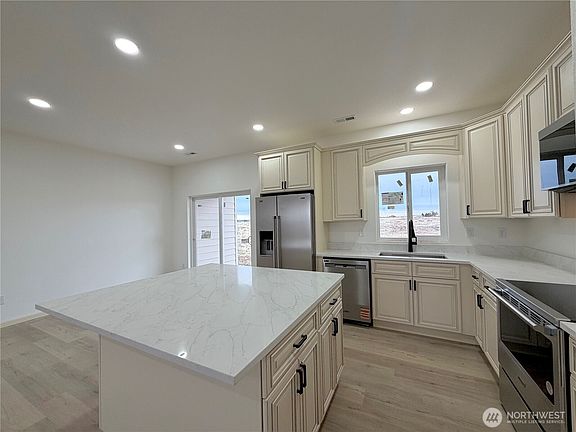 3rd image of 7189 NE Lake Vista Drive