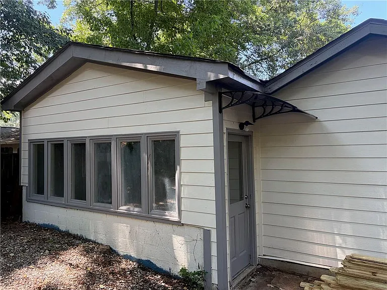 1786 Linwood Ave — Photo 15