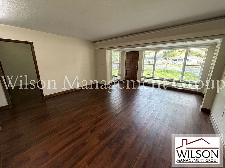 3215 N Orange Ave — Photo 4