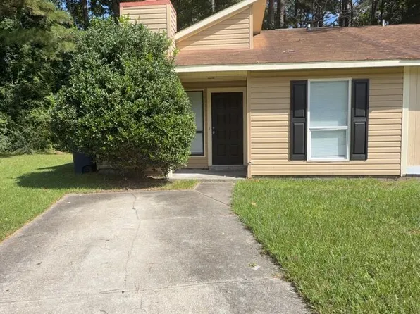 137 Twinwood Dr, Jacksonville, NC 28546