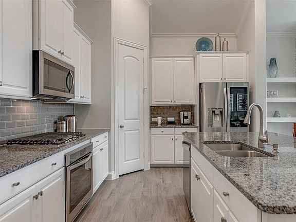 4th image of 2812 Green Circle Dr