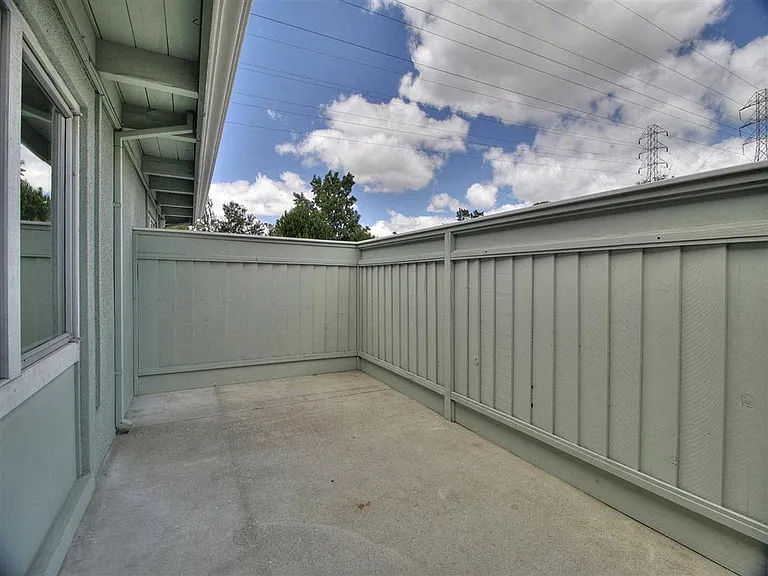 Park West Apartments — Photo 15