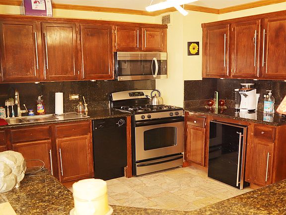 5th image of 4800 S Lake Park Ave APT 1811