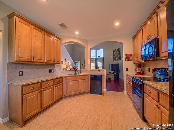 4th image of 610 Fairglen Ct