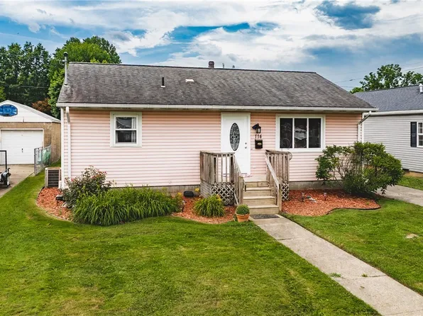 114 E 6th St, Williamstown, WV 26187
