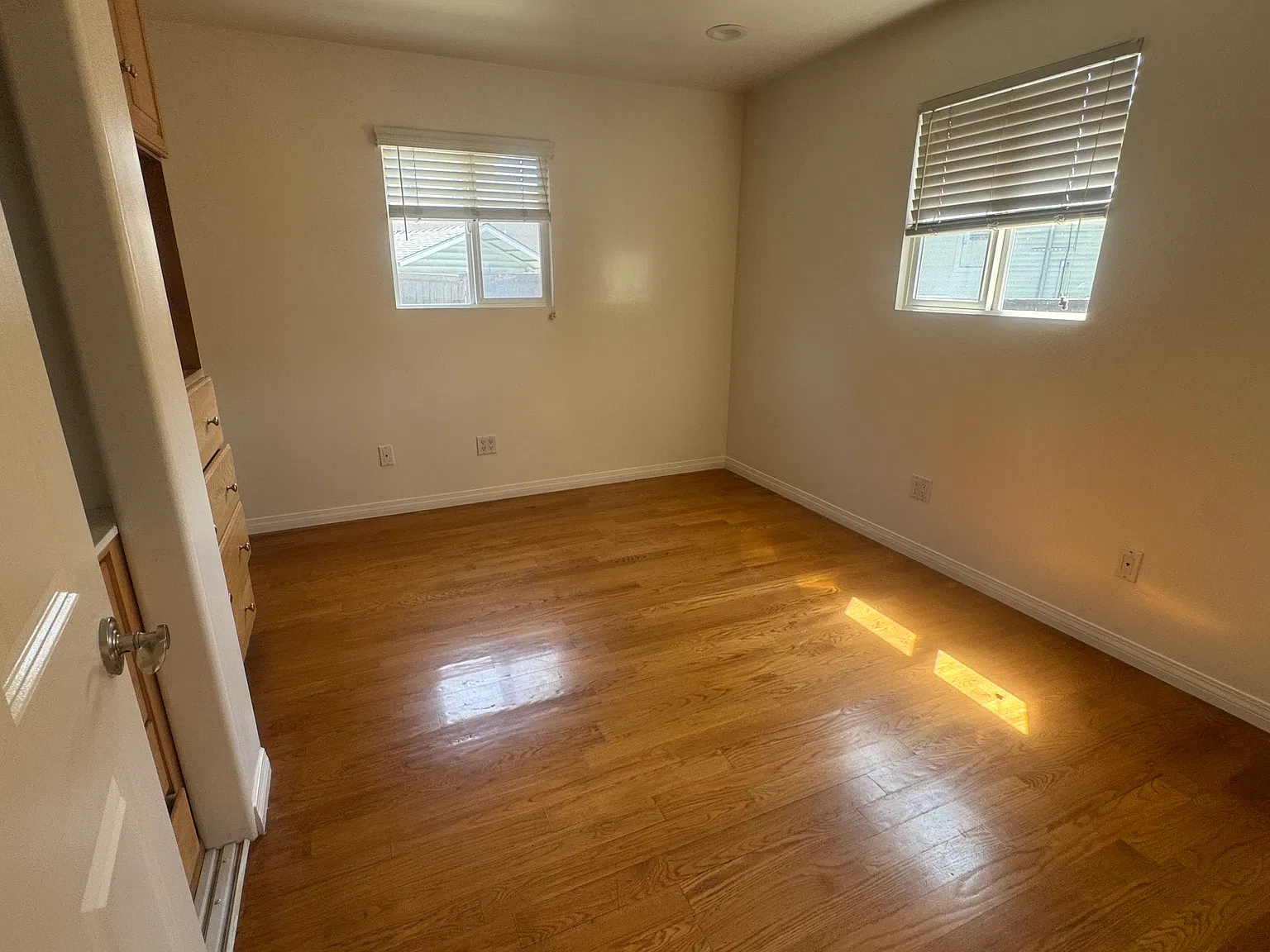 2 bed, 850 sqft, $3,500 — Photo 2