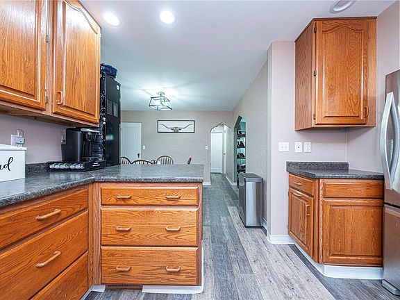 5th image of 407 Cottage Ln