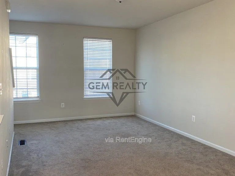 531 View Point Way — Photo 35
