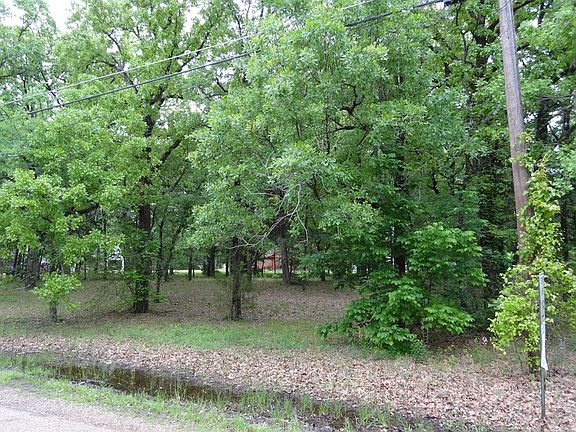 4th image of Cedarwood Dr