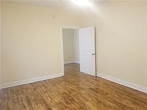 614 N Woodlawn Ave — Photo 3