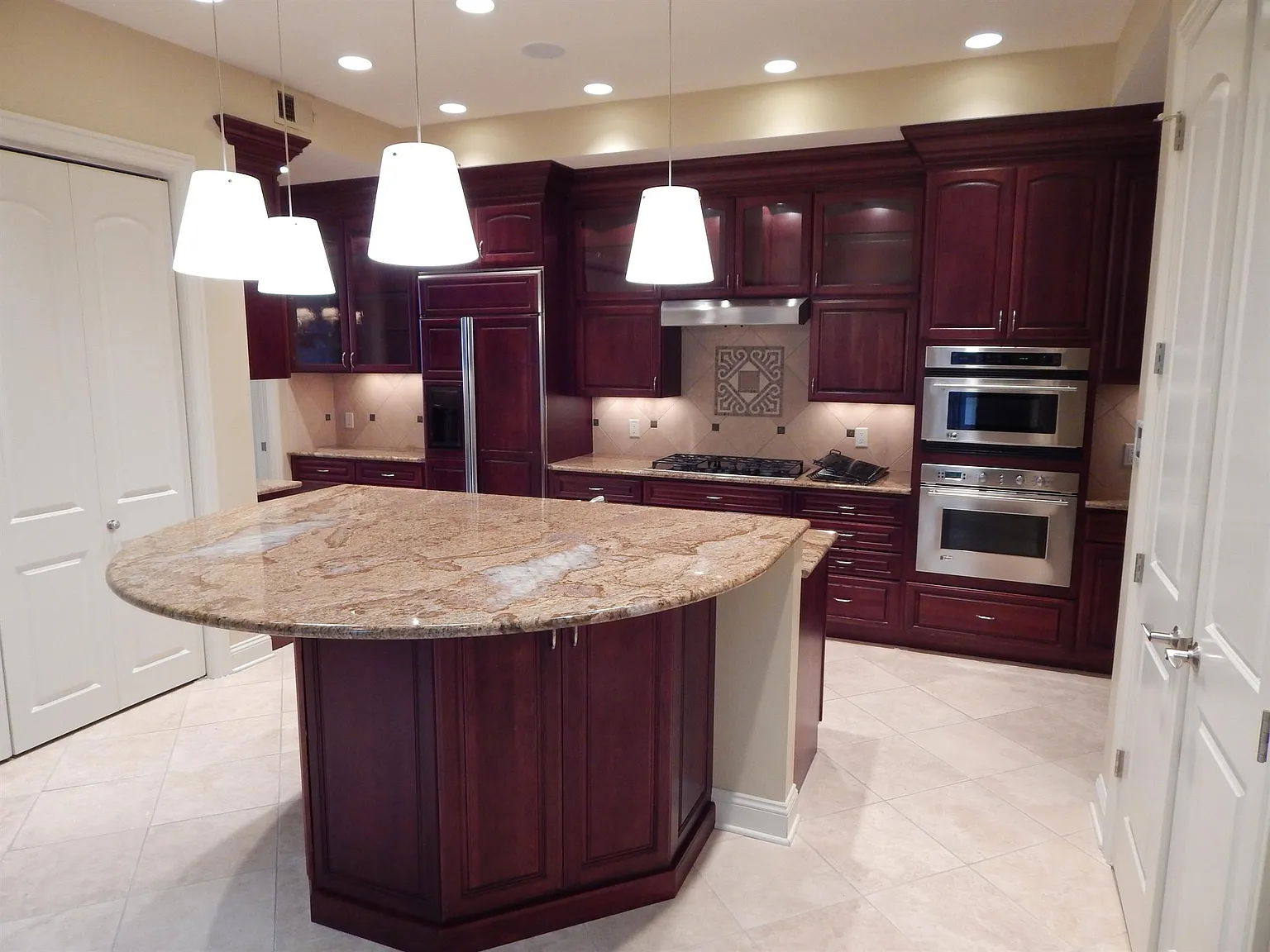 2 bed, 2312 sqft — Photo 4