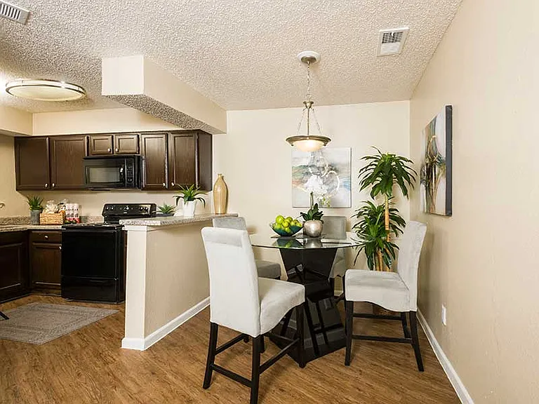 Sugar Creek Apartments — Photo 5