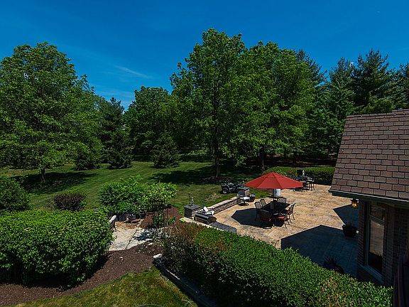 3rd image of 7N210 Windsor Dr