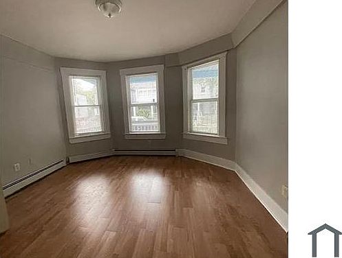4th image of 262 Amherst St APT 1
