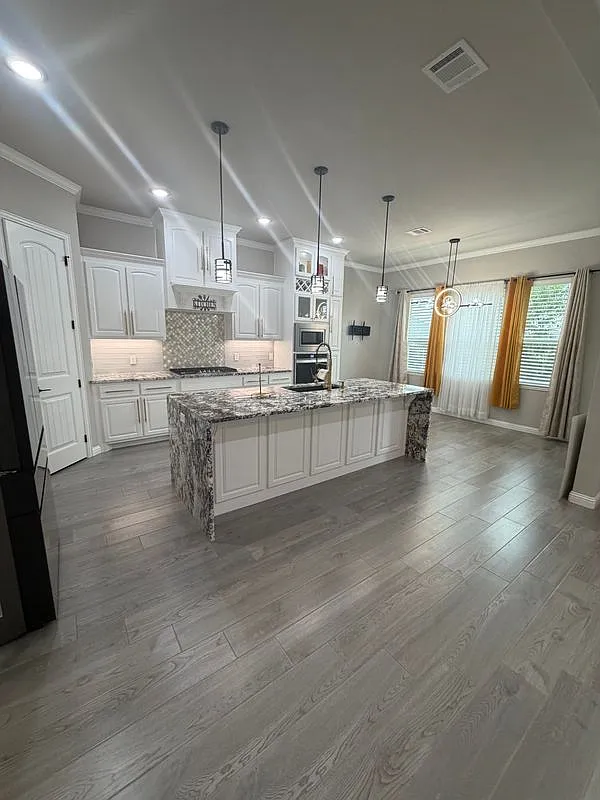 4 bed, 3.0 bath, 2026 sqft, $2,800 — Photo 3