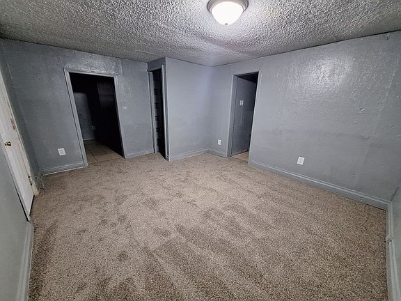 2nd image of 918 Pecan St #1/2