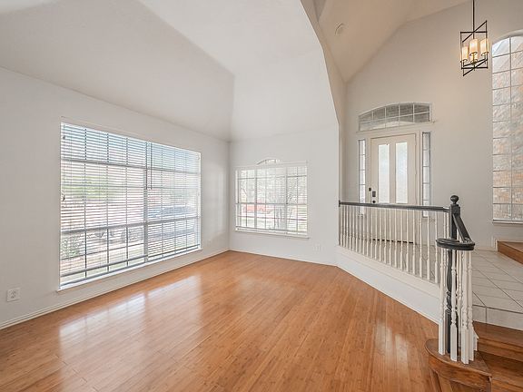 4th image of 10503 Waters Dr